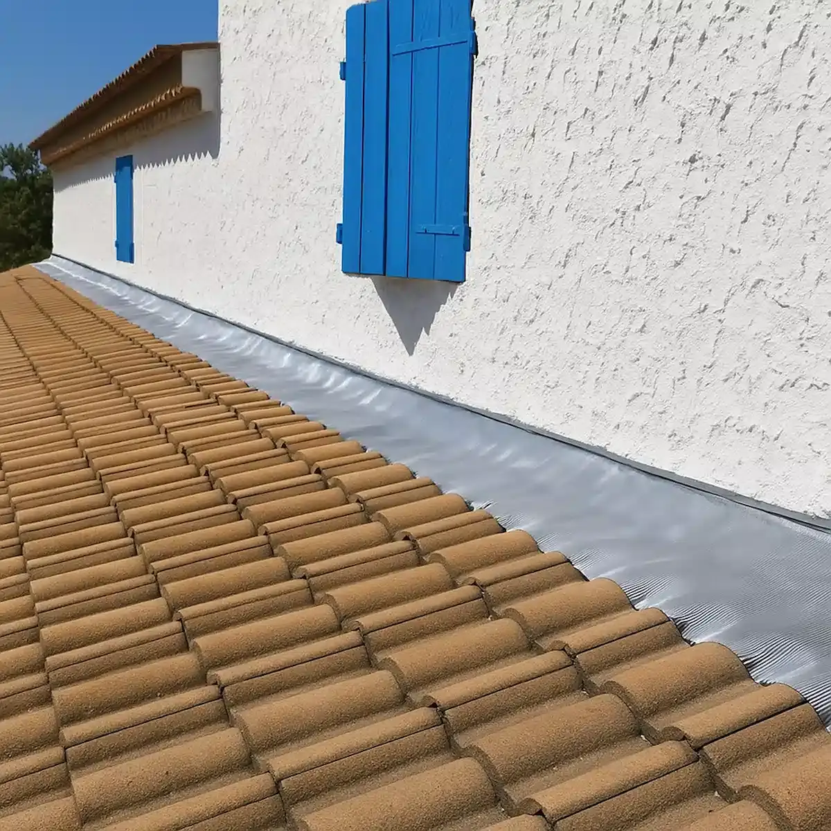Solin en zinc sur toiture